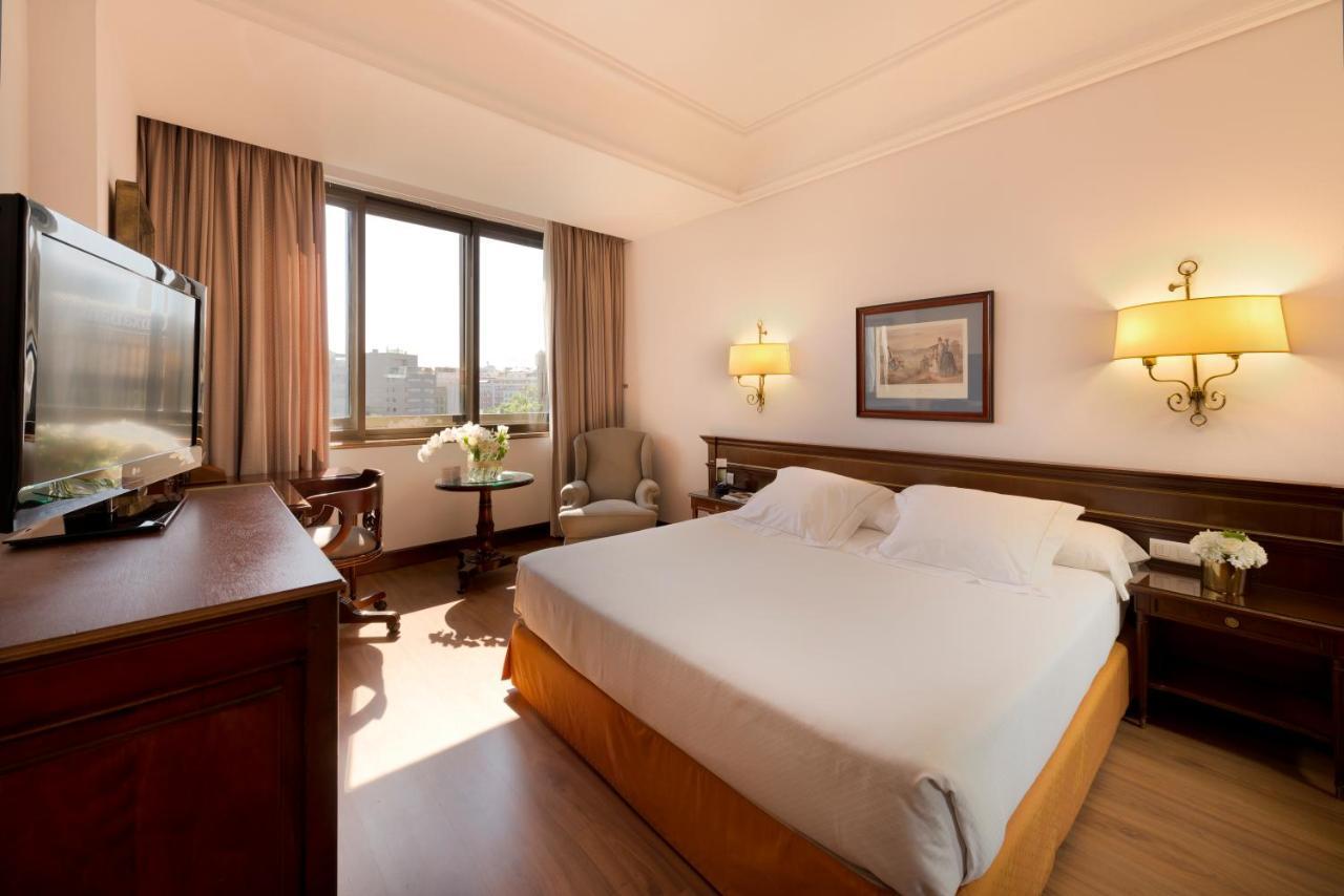 Hotel Miguel Angel Madrid Dış mekan fotoğraf A room at the hotel