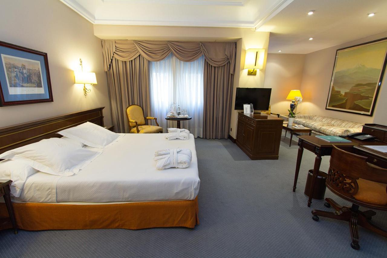 Hotel Miguel Angel Madrid Dış mekan fotoğraf A room at the hotel