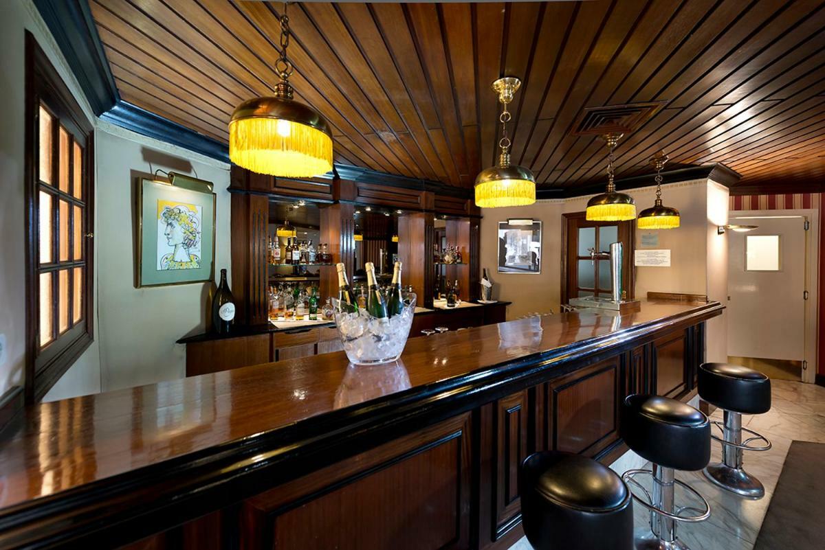 Hotel Miguel Angel Madrid Dış mekan fotoğraf The bar at the 1905