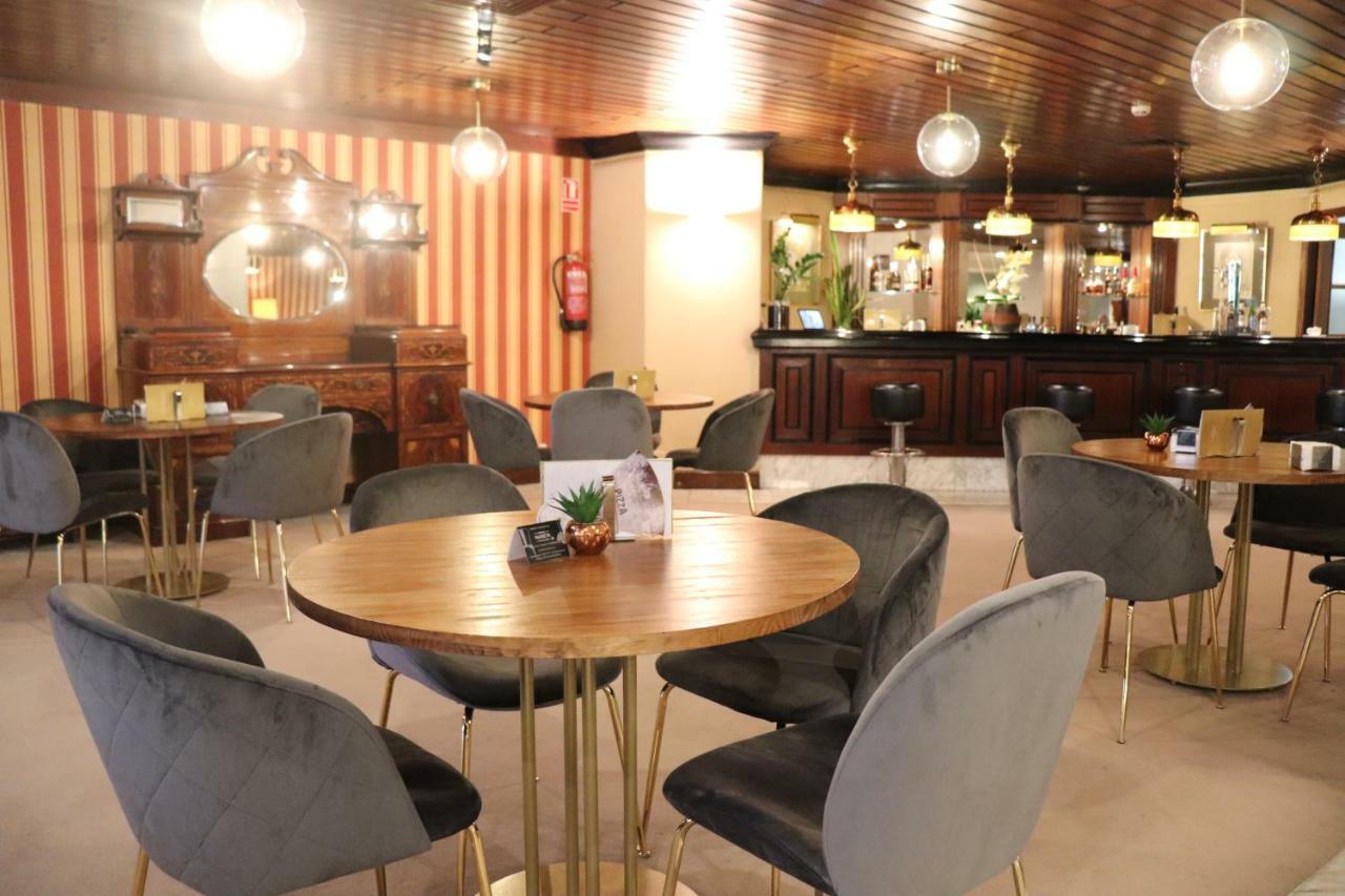 Hotel Miguel Angel Madrid Dış mekan fotoğraf The lounge at the airport