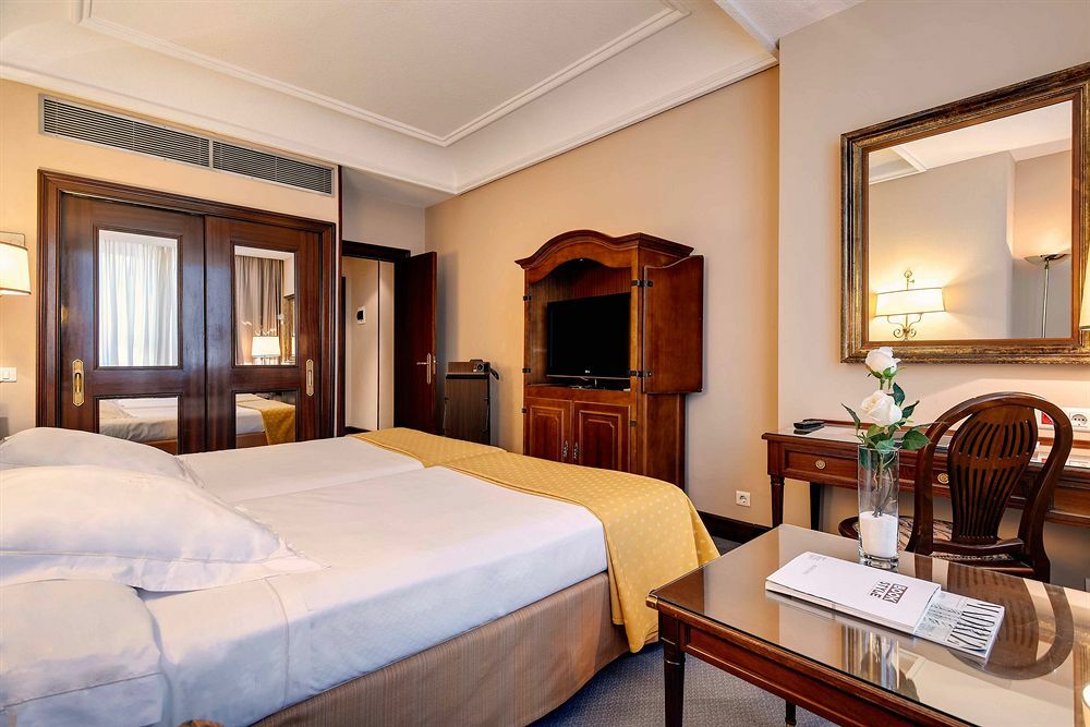 Hotel Miguel Angel Madrid Dış mekan fotoğraf A room at the hotel