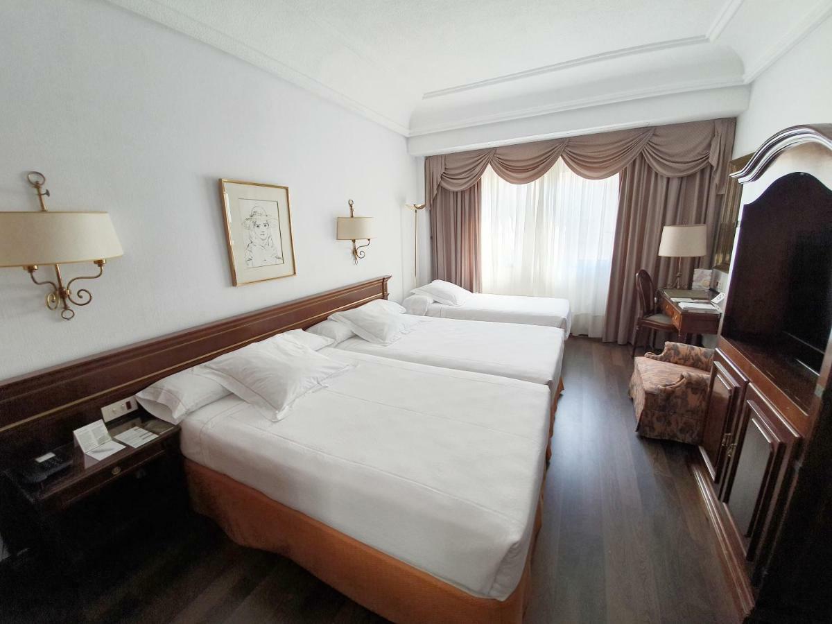 Hotel Miguel Angel Madrid Dış mekan fotoğraf A room at the hotel