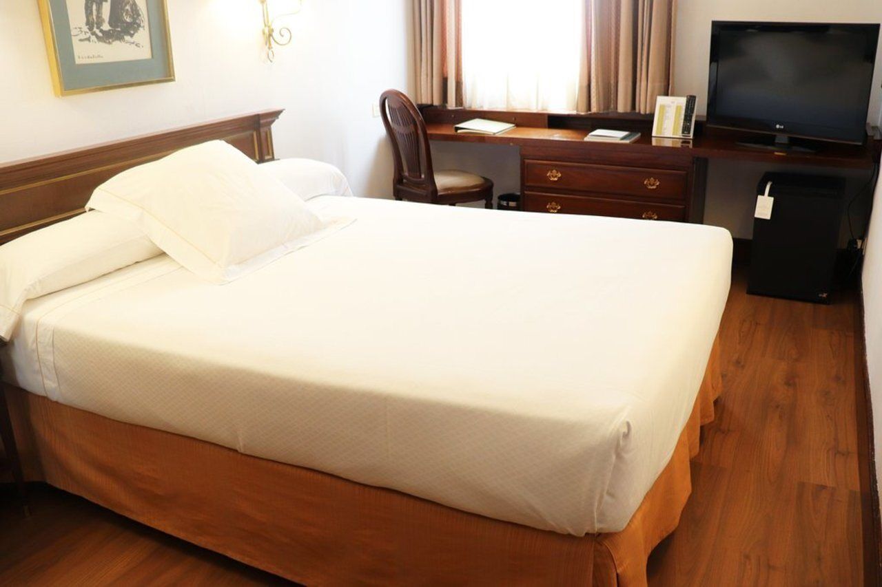 Hotel Miguel Angel Madrid Dış mekan fotoğraf A hotel room