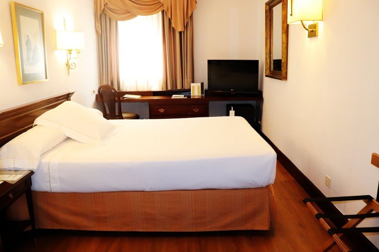 Hotel Miguel Angel Madrid Dış mekan fotoğraf A room at the hotel